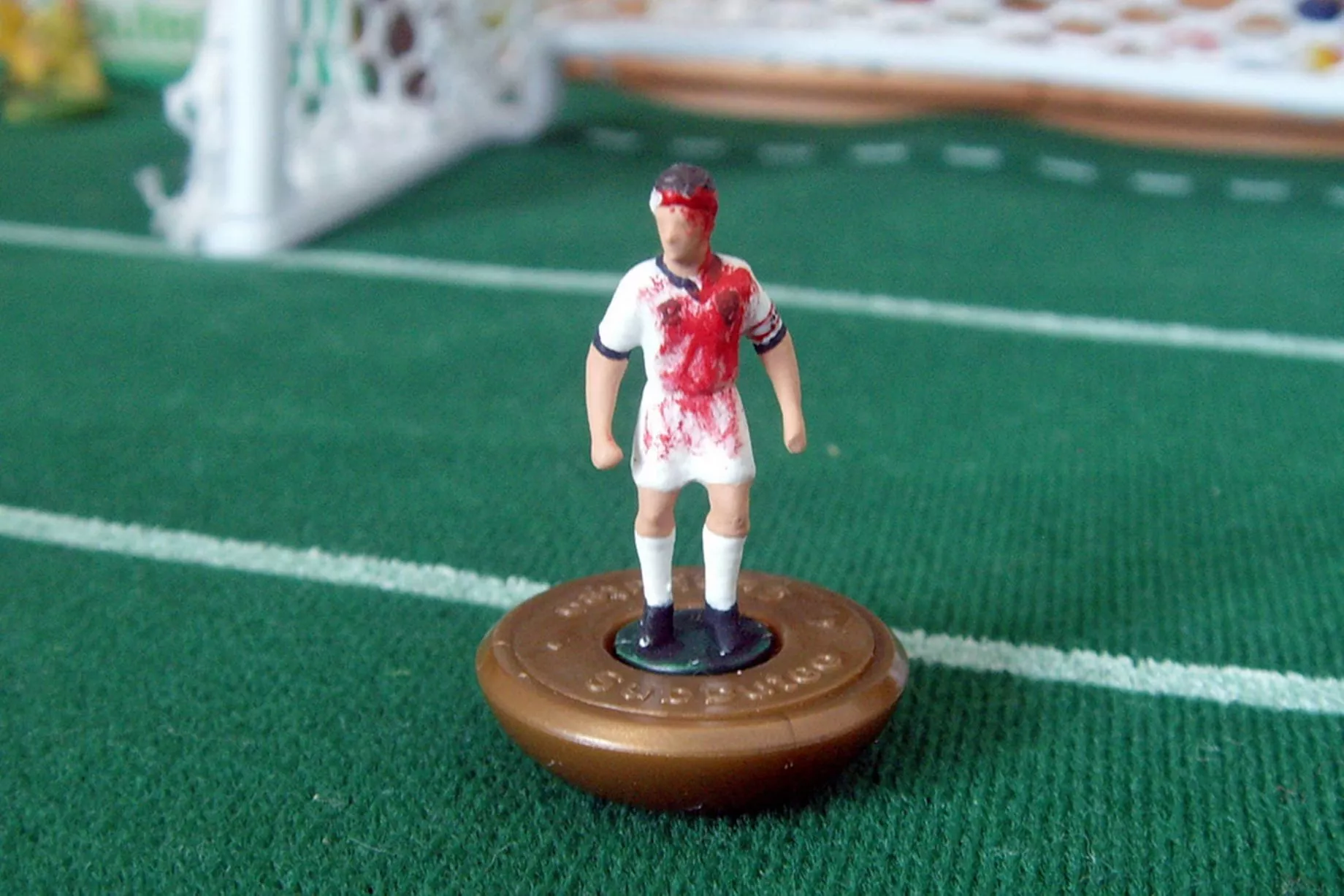 Terry-Butcher-bloodied.jpg