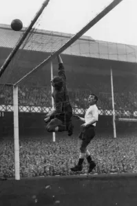 everton-goalkeeper-gordon-west-tips-over-a-shot-as-7487201.jpg