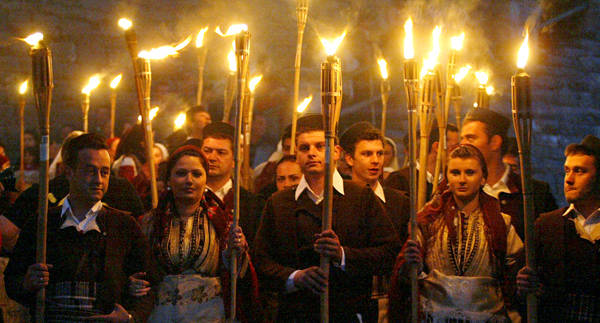pitchfork-mob.jpg
