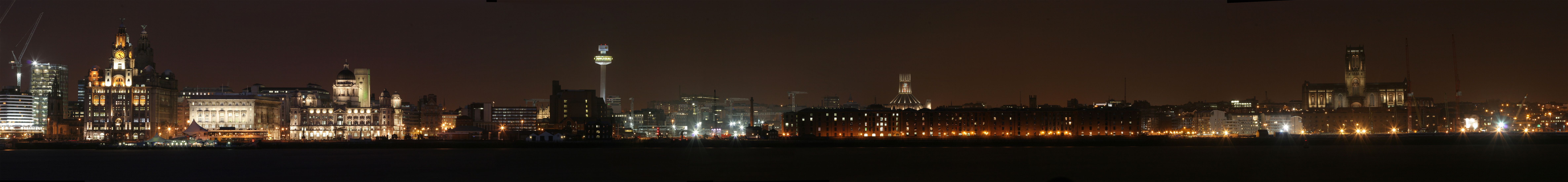 Liverpool_Waterfront_by_Night.jpg