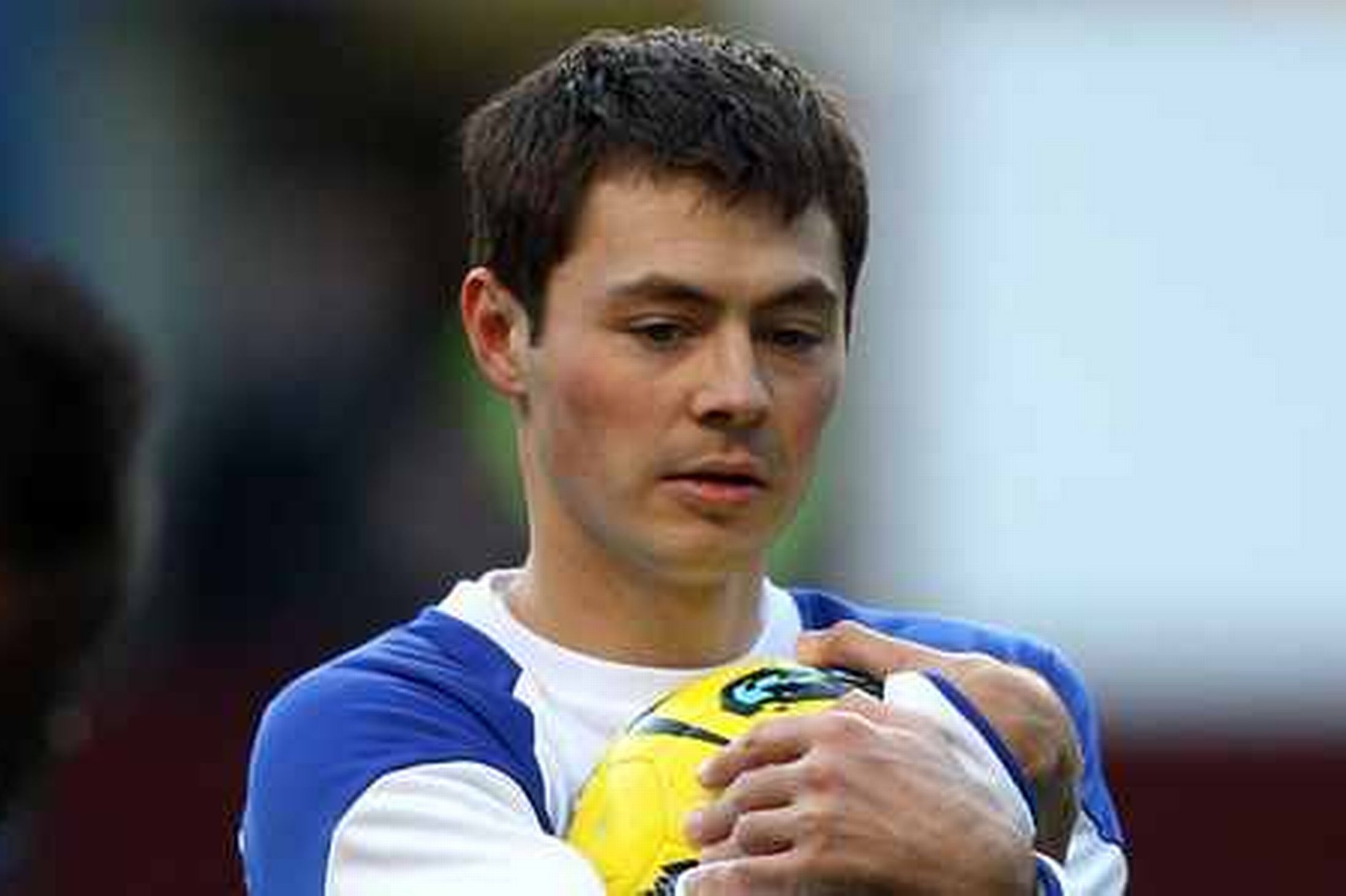 _Diniyar_Bilyaletdinov_soccer_ball_060400_.jpg