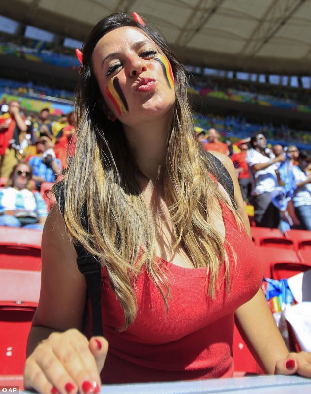 d7e77ef74e451199b0717f7b488308a1--soccer-fans-football-fans.jpg