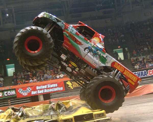 monster-truck-monster-trucks-772969_600_480.jpg