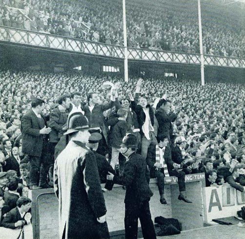 crowd-_62_63.jpg