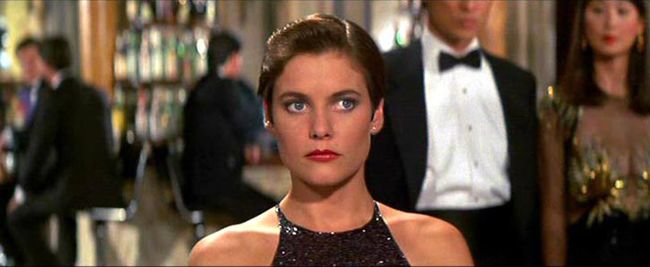 pam-bouvier-carey-lowell-licence-to-kill-10.jpg
