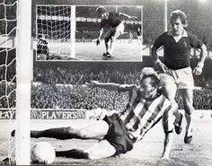61540836e3df3509f7fde9a48529fb87--everton-goal.jpg