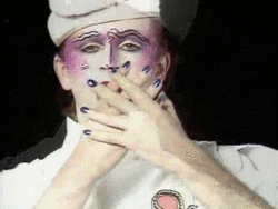 tumblr_m4r3elO65d1r15x21o4_r4_250.gif