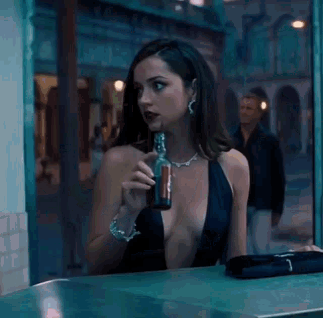 ana-de-armas-coke-ana-de-armas.gif