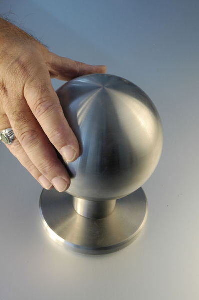 large_special_feature_door_knob_1_lightbox.jpg