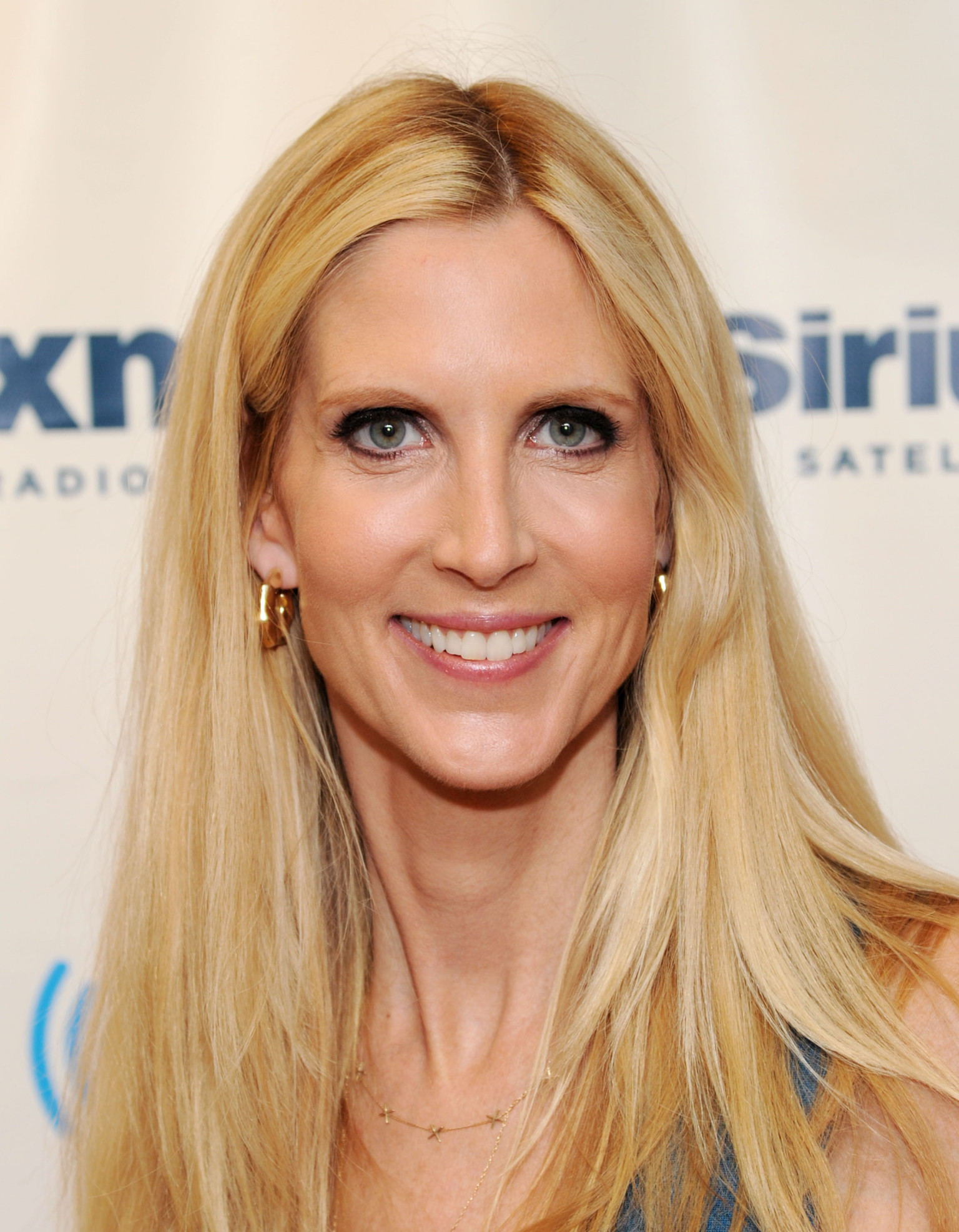 o-ANN-COULTER-CHRIS-CHRISTIE-facebook.jpg