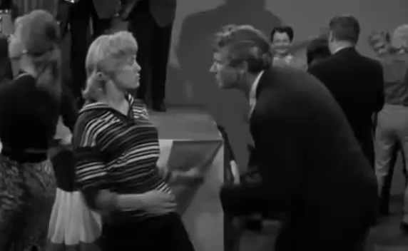 5bef350df7e159e0e93e6e2c53f105e8.gif