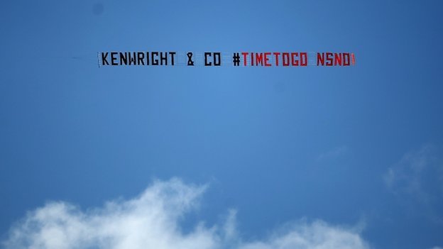 _84914067_everton'splaneprotest.jpg