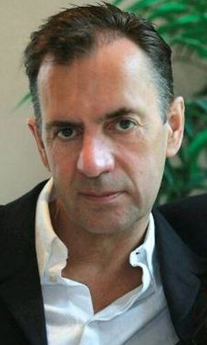 Duncan_Bannatyne_3x5-300x500.jpg
