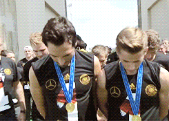 dzq2dA4.gif