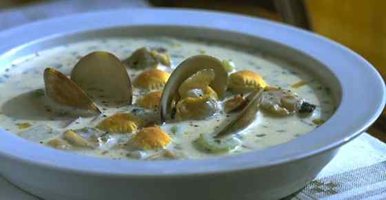 Classic-New-England-Clam-Chowder-Recipe-DRW.jpg