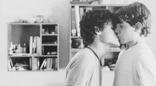 Surprise_kiss_aww.gif