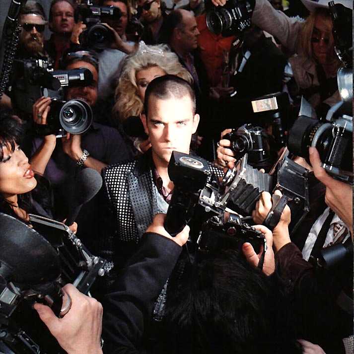 Robbie_Williams_Life_Thru_a_Lens-front.jpg