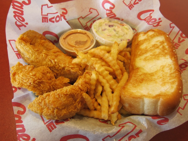 raising-canes-chicken-fingers-box-01.jpg