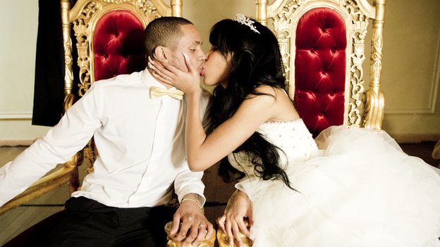_73388899_don'ttellthebride2.jpg