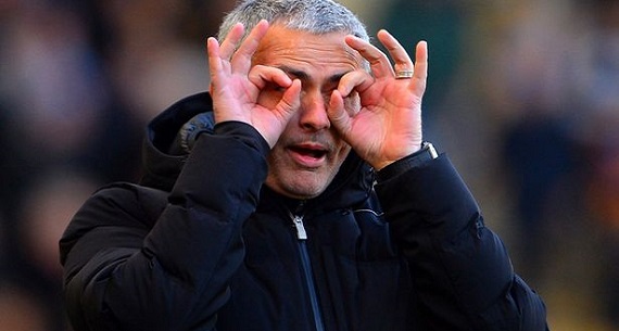 Mourinho_spying.jpg