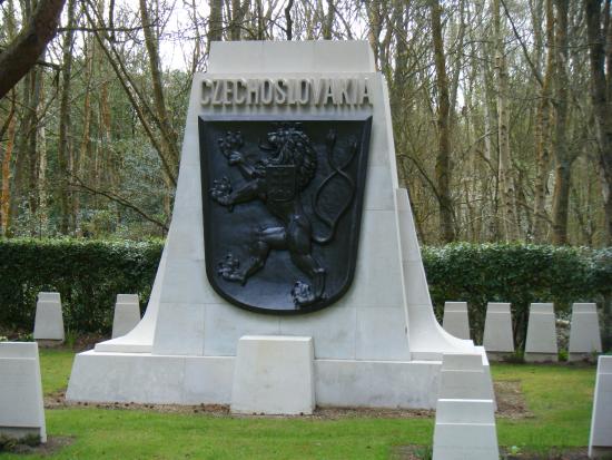 brookwood-cemetery.jpg