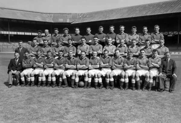 everton-full-squad-1955-56-6491077.jpg