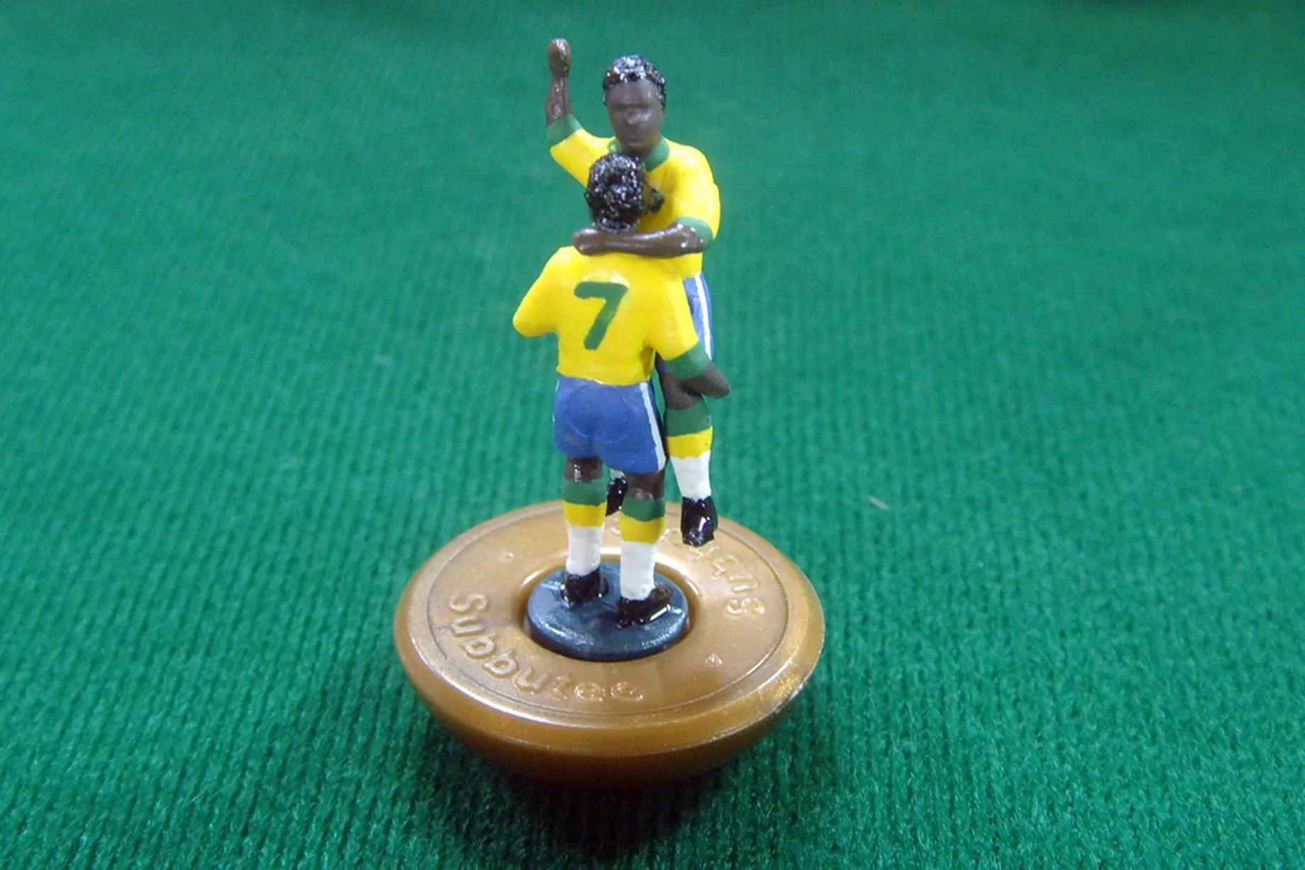 Pele-celebrates.jpg