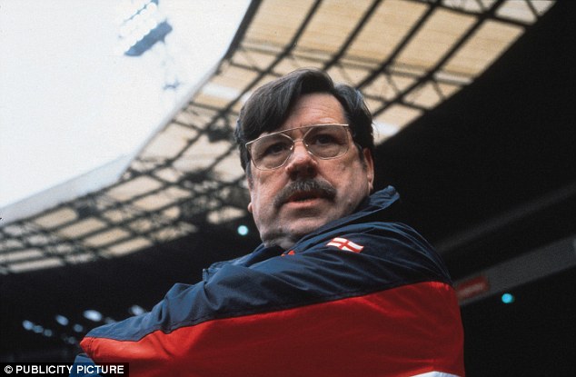 1413214053067_wps_52_Ricky_Tomlinson_as_Mike_B.jpg