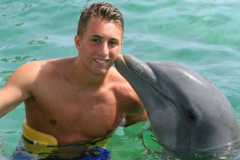 deulofeu-piscina-con-delfines-2012.jpg