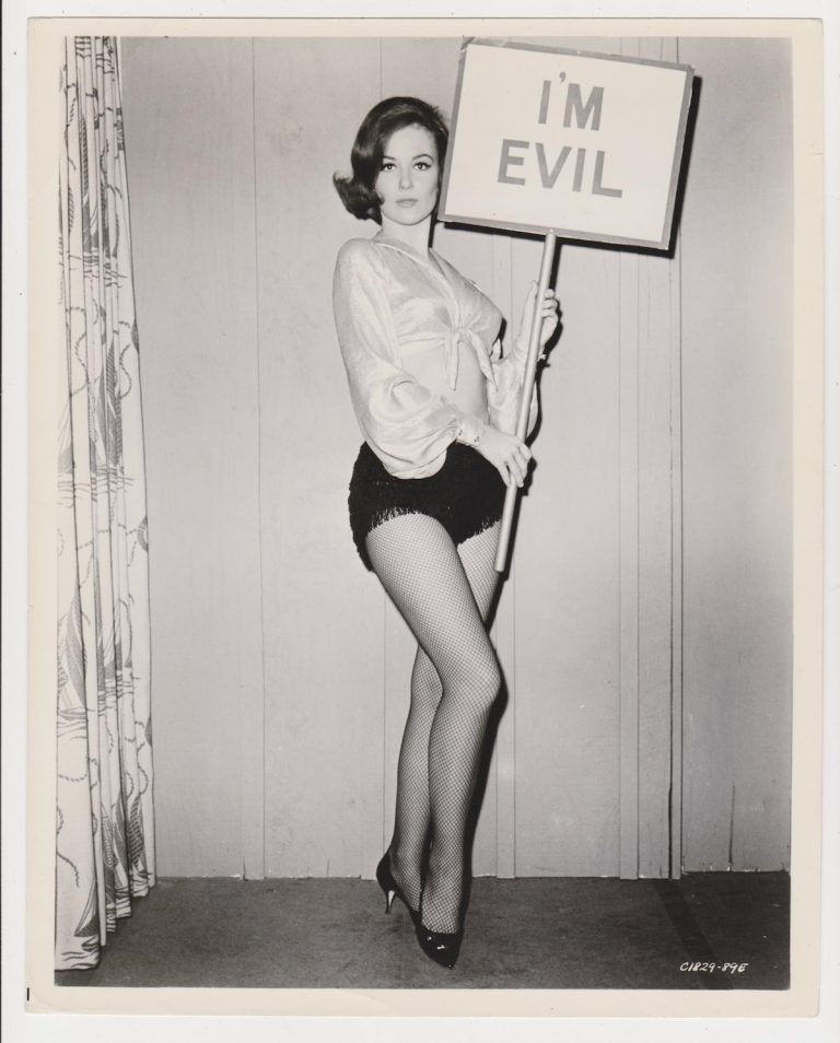 women-with-signs-22-768x954.jpg