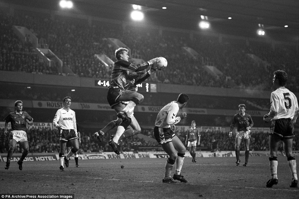 1410286646038_wps_1_Tottenham_Hotspur_goalkee.jpg