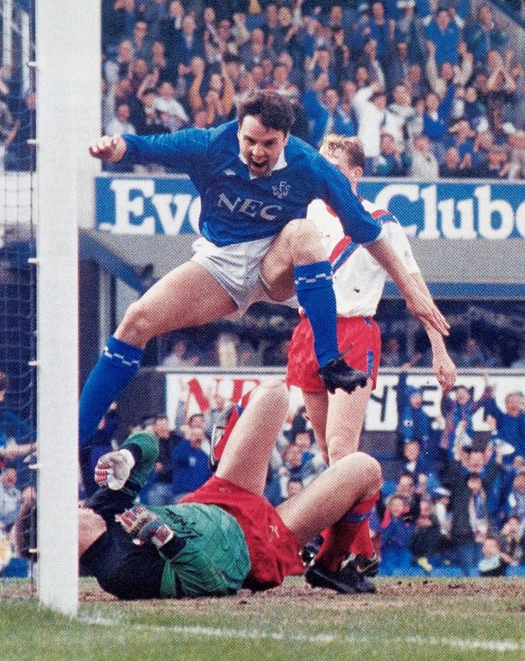 0f6d67a44288ec8f2981f7834836942f--everton-keeper.jpg