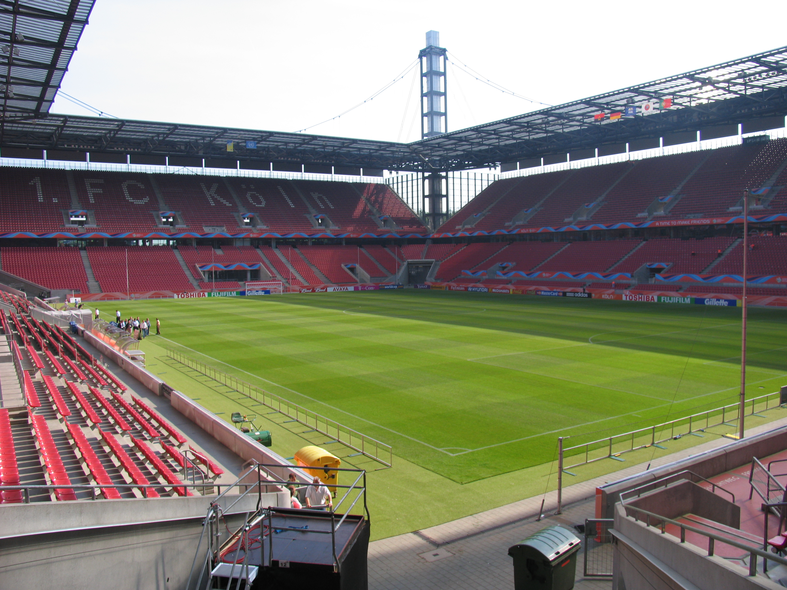 FIFA_WM06_Stadion_Koeln.jpg