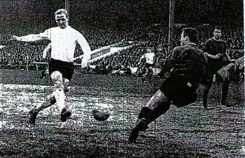 alex-young-against-man-city-1966.jpg