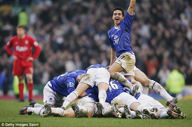 1412262165324_wps_7_Tim_Cahill_of_Everton_cel.jpg