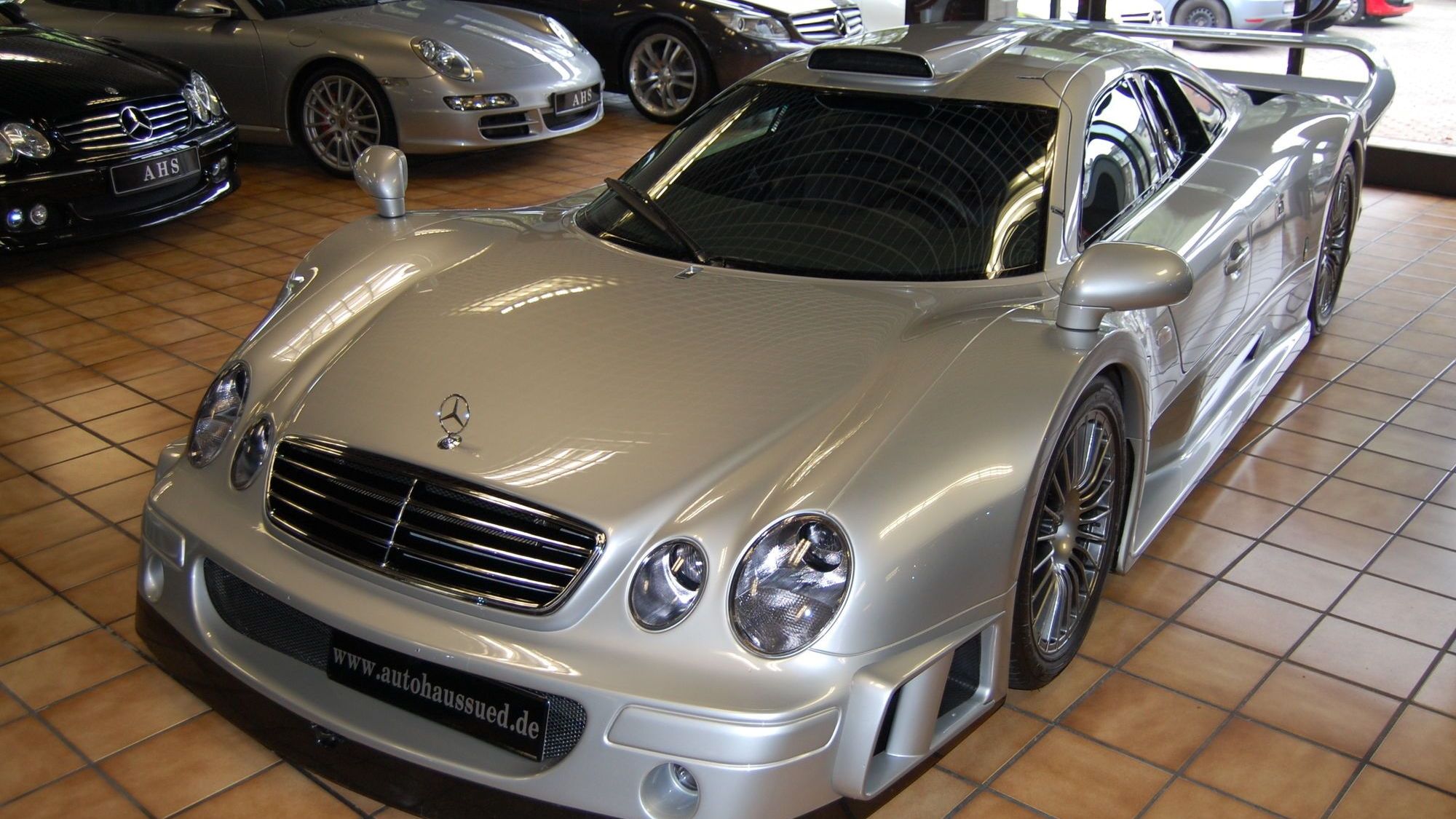 mercedes-benz_100605351.jpg