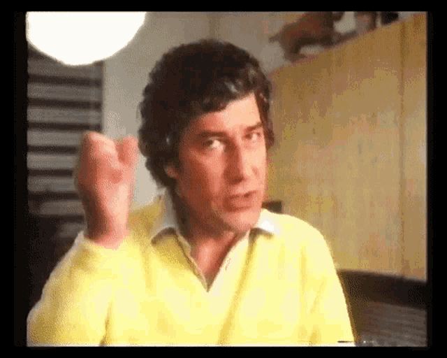 neilsmiles-gareth-hunt.gif