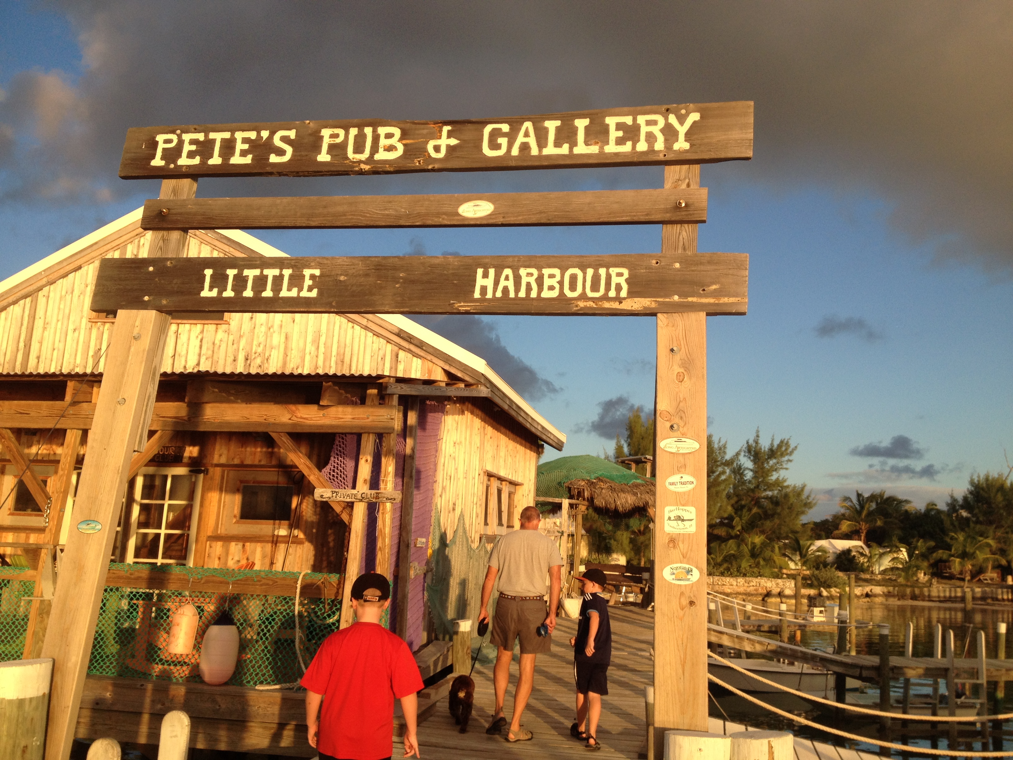 4-petes-pub-dock.jpg