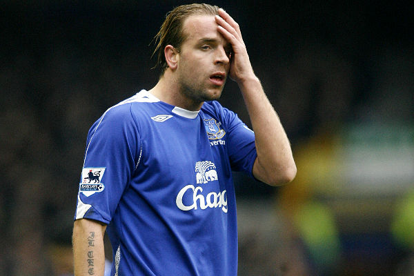 andy-van-der-meyde-Everton-dejected.jpg