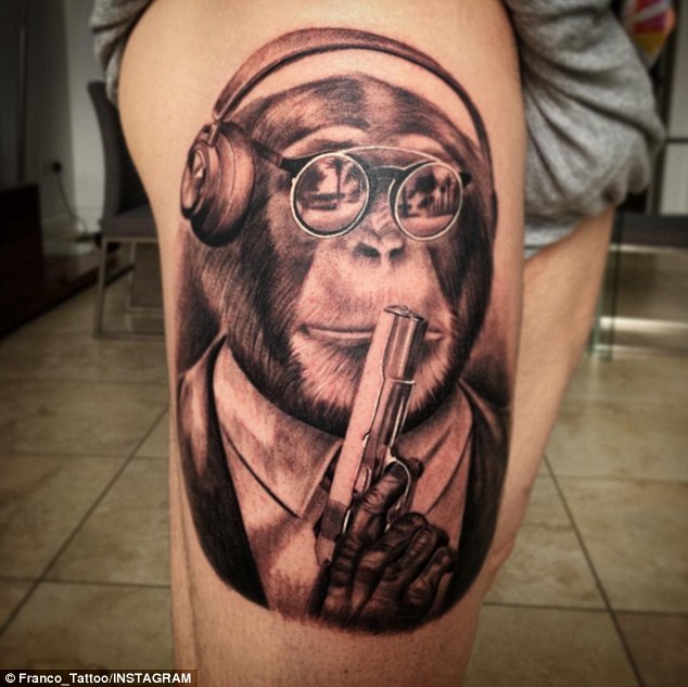 331A0A8400000578-3536354-Alberto_Moreno_posted_this_picture_giant_monkey_tattoo_on_his_ri-a-19_1460480776872.jpg