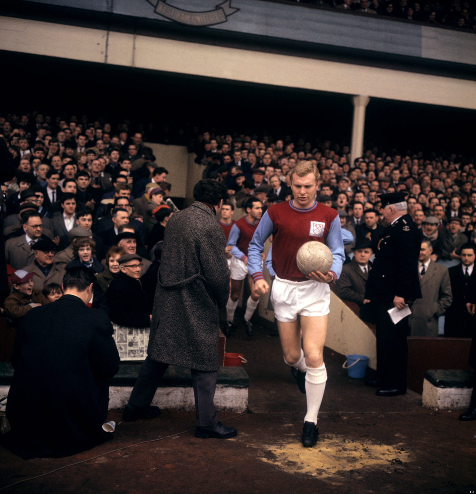 o-BOBBY-MOORE-facebook.jpg