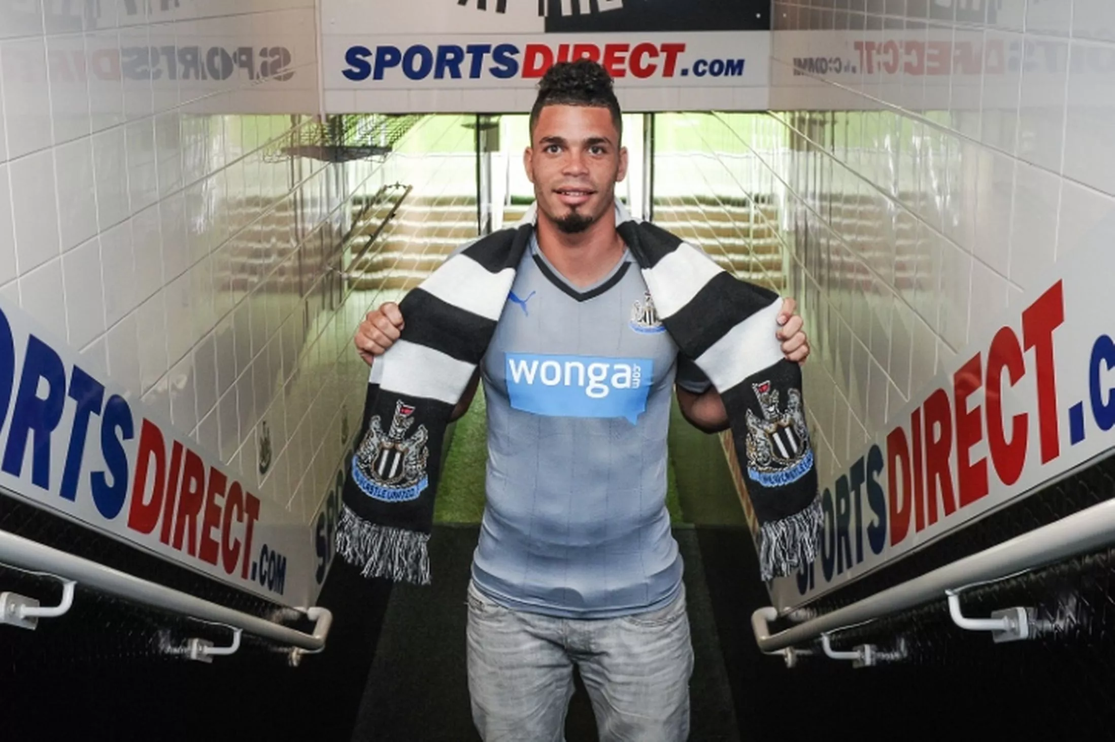 Newcastle-United-Unveil-New-Signing-Emmanuel-Riviere.jpg