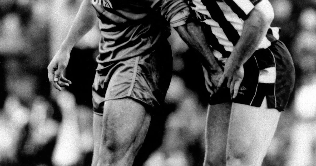 Paul-Gascoigne-and-Vinnie-Jones.jpg