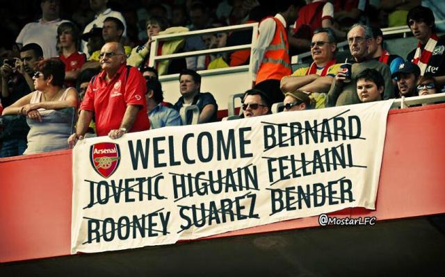 Arsenal-fans-welcome-no-signings-banner-v-Villa-Aug-2013.jpg