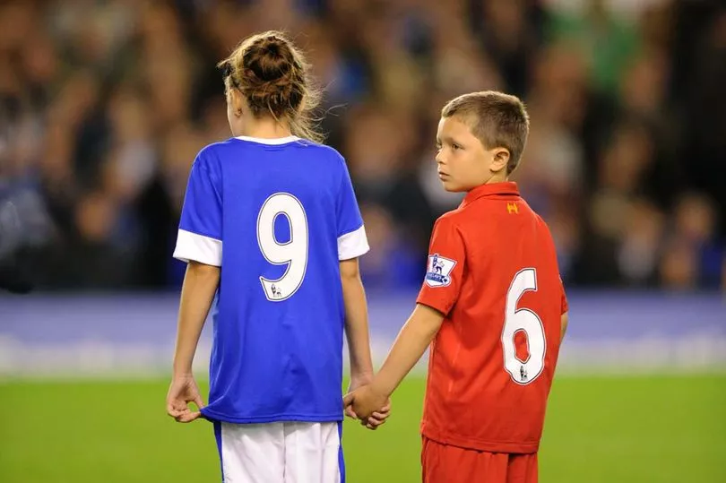 0_A-minutes-applause-was-held-before-kick-off-with-a-young-girl-boy-wearing-Everton-Liverpool-kits.jpg