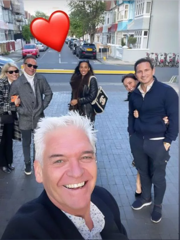 0_holly-willoughby-husband-phillip-schofield-lunch-date-z.jpg