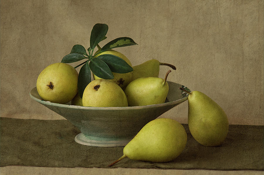 pears-in-a-bowl-gergana-chakarova.jpg