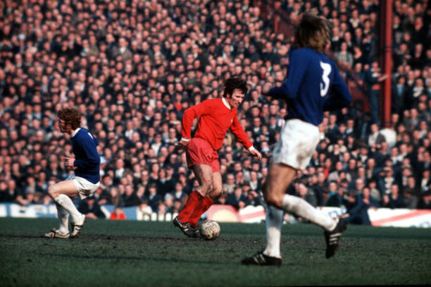 liverpool-v-everton-liverpools-tommy-smith-takes-the-ball-past-alan-picture-id78948005