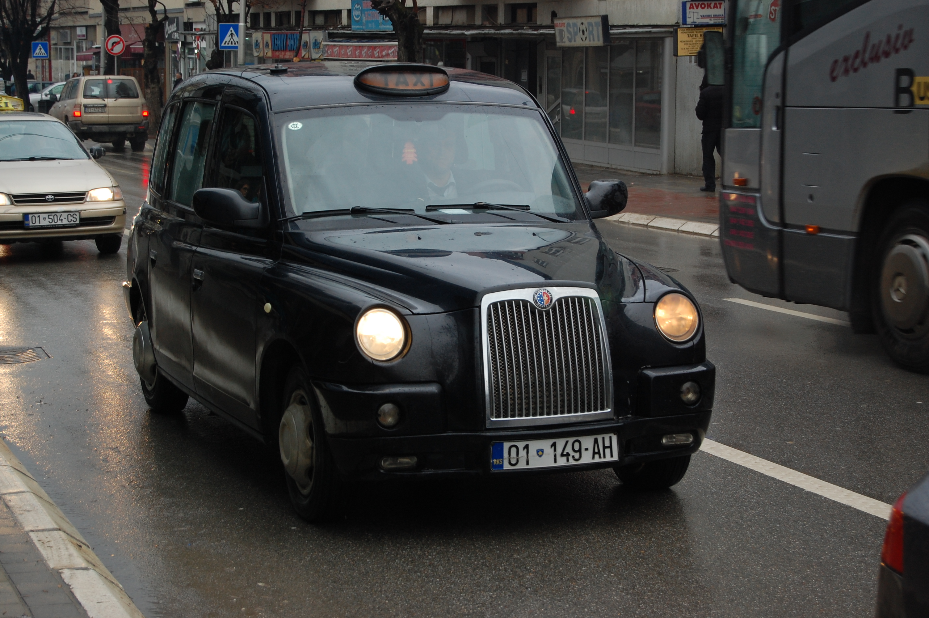 Black_taxi_cab_01_149-AH_in_Pristina.JPG