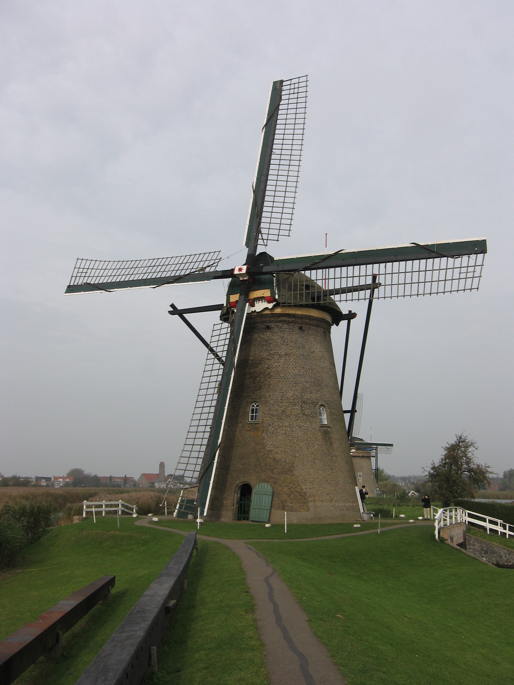 Kinderdijk_windmill.jpg